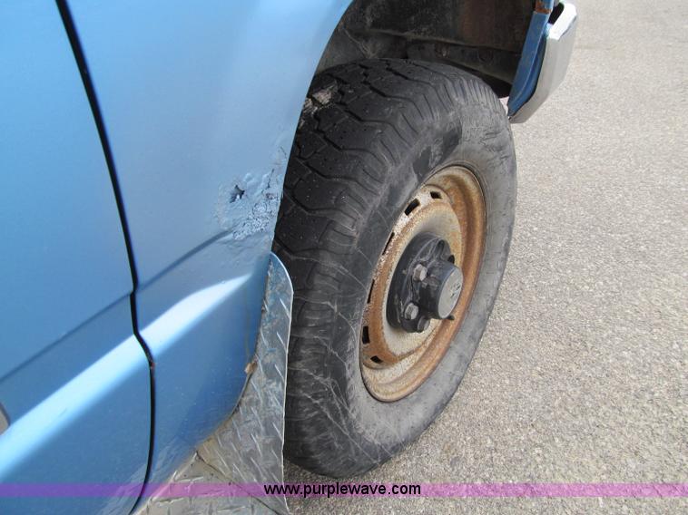 image for item D7133 1997 GMC Sierra 1500 SL pickup truck