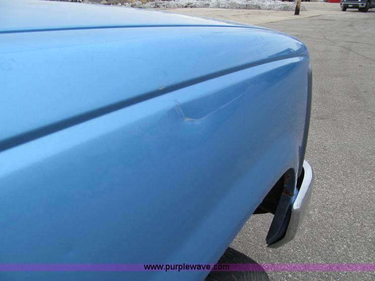 image for item D7133 1997 GMC Sierra 1500 SL pickup truck