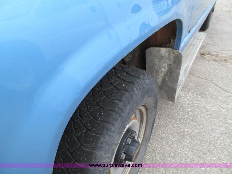 image for item D7133 1997 GMC Sierra 1500 SL pickup truck