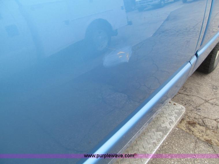 image for item D7133 1997 GMC Sierra 1500 SL pickup truck