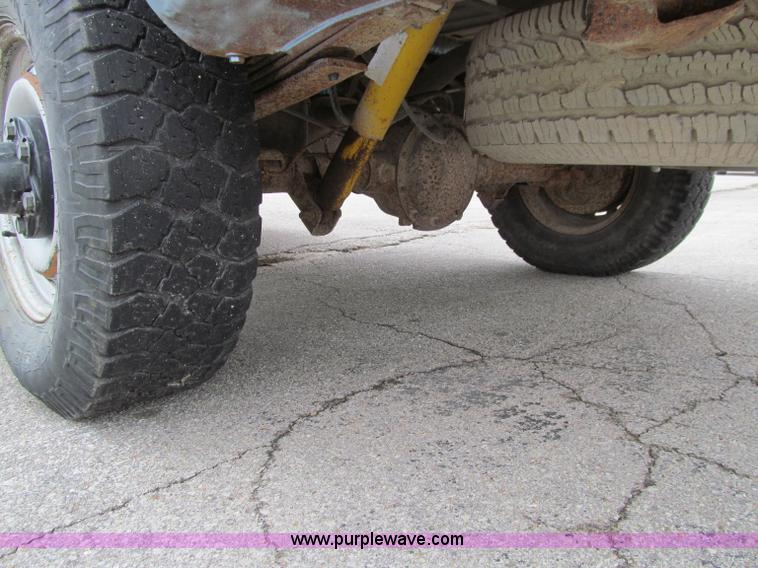 image for item D7133 1997 GMC Sierra 1500 SL pickup truck