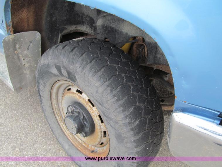 image for item D7133 1997 GMC Sierra 1500 SL pickup truck