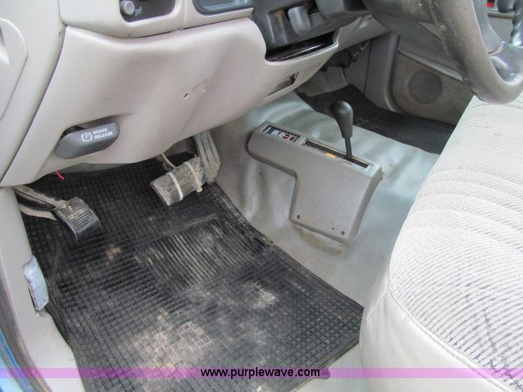 image for item D7133 1997 GMC Sierra 1500 SL pickup truck