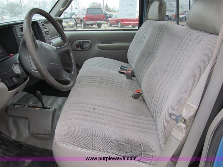 image for item D7133 1997 GMC Sierra 1500 SL pickup truck