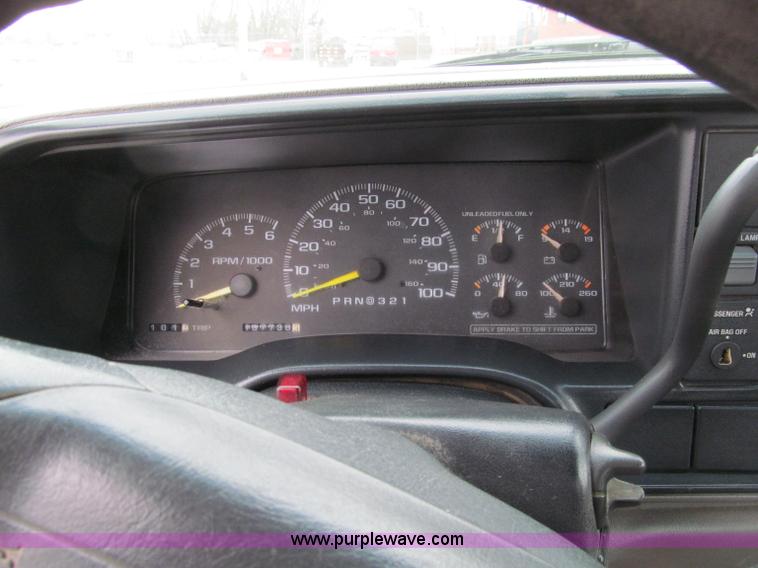 image for item D7133 1997 GMC Sierra 1500 SL pickup truck