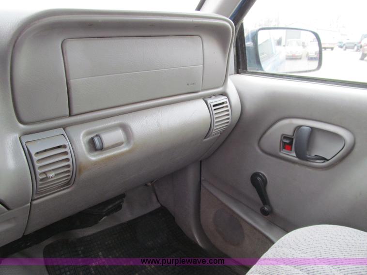 image for item D7133 1997 GMC Sierra 1500 SL pickup truck