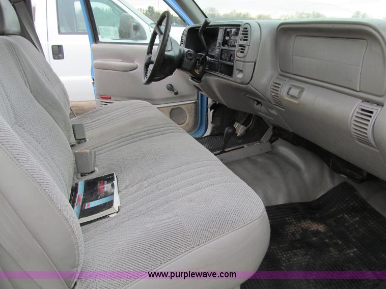 image for item D7133 1997 GMC Sierra 1500 SL pickup truck