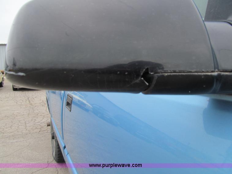 image for item D7133 1997 GMC Sierra 1500 SL pickup truck