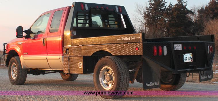 image for item E2532 2003 Ford F250 Super Duty SuperCab pickup truck