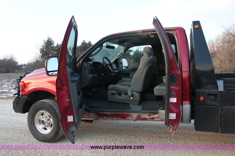 image for item E2532 2003 Ford F250 Super Duty SuperCab pickup truck