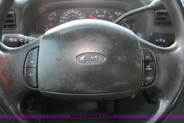 image for item E2532 2003 Ford F250 Super Duty SuperCab pickup truck