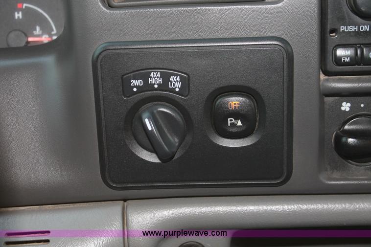 image for item E2532 2003 Ford F250 Super Duty SuperCab pickup truck