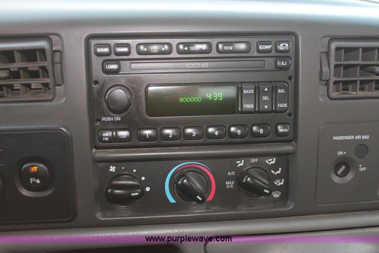 image for item E2532 2003 Ford F250 Super Duty SuperCab pickup truck