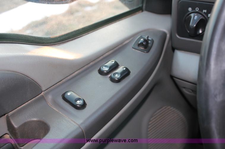 image for item E2532 2003 Ford F250 Super Duty SuperCab pickup truck