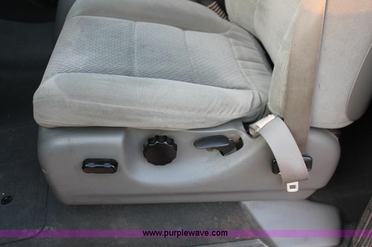 image for item E2532 2003 Ford F250 Super Duty SuperCab pickup truck