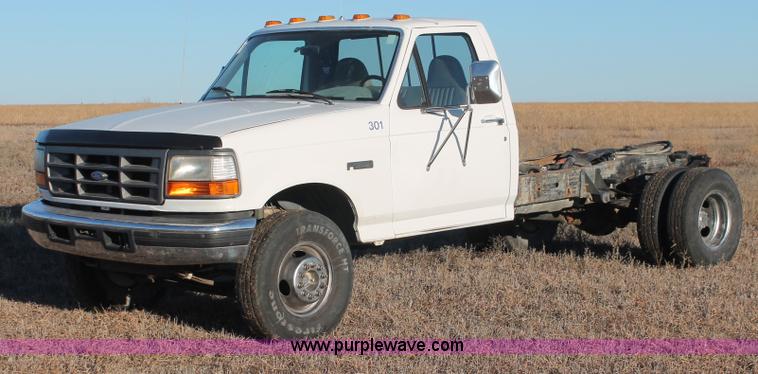 image for item E2539 1997 Ford F450 Super Duty cab and chassis