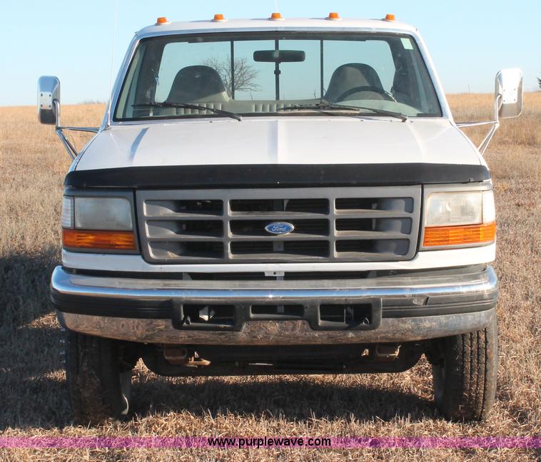 image for item E2539 1997 Ford F450 Super Duty cab and chassis
