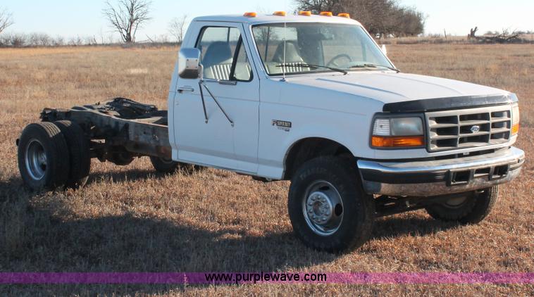 image for item E2539 1997 Ford F450 Super Duty cab and chassis