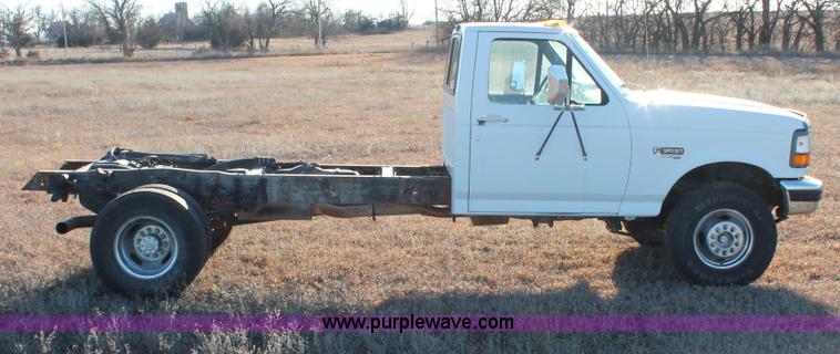 image for item E2539 1997 Ford F450 Super Duty cab and chassis