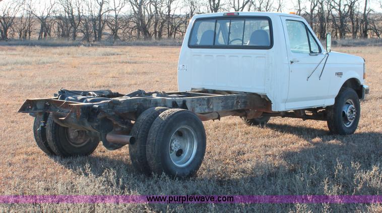 image for item E2539 1997 Ford F450 Super Duty cab and chassis