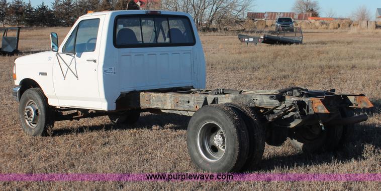 image for item E2539 1997 Ford F450 Super Duty cab and chassis