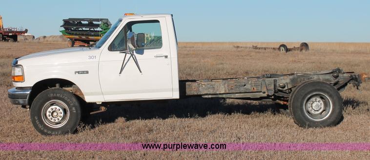 image for item E2539 1997 Ford F450 Super Duty cab and chassis