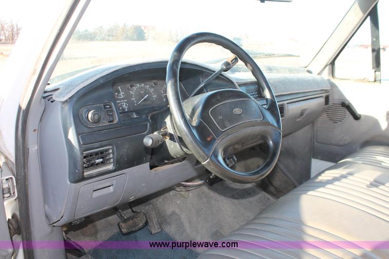 image for item E2539 1997 Ford F450 Super Duty cab and chassis