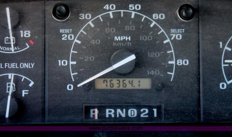 image for item E2539 1997 Ford F450 Super Duty cab and chassis