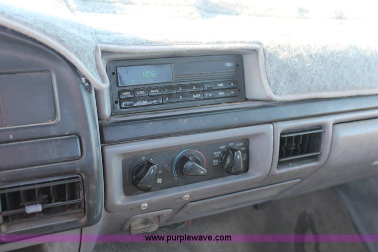 image for item E2539 1997 Ford F450 Super Duty cab and chassis