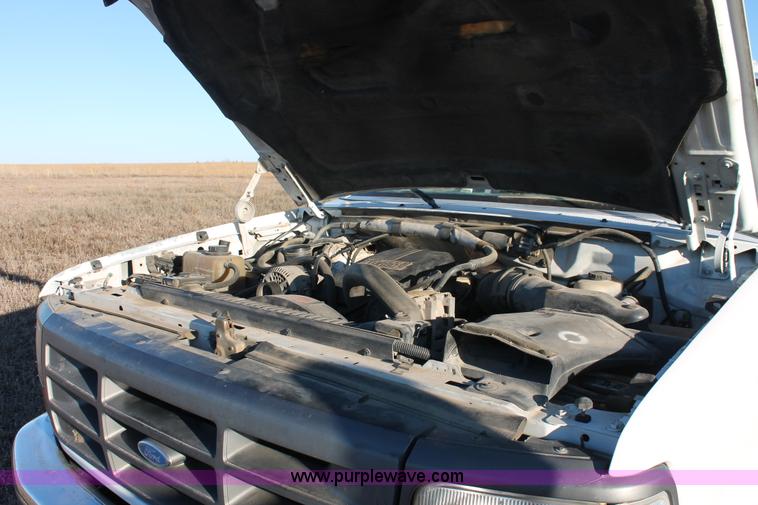 image for item E2539 1997 Ford F450 Super Duty cab and chassis