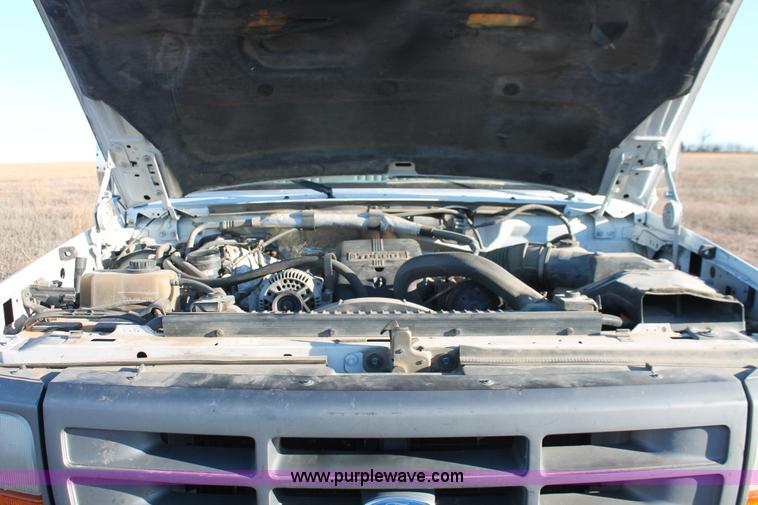 image for item E2539 1997 Ford F450 Super Duty cab and chassis