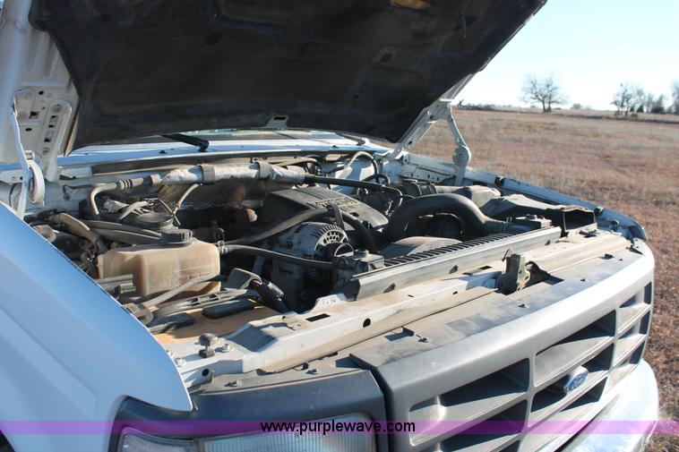 image for item E2539 1997 Ford F450 Super Duty cab and chassis