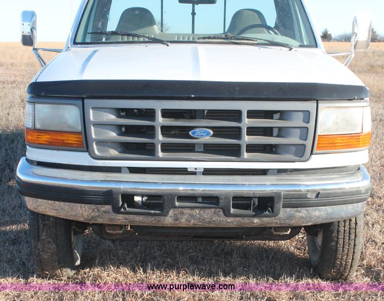 image for item E2539 1997 Ford F450 Super Duty cab and chassis