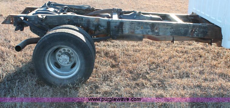 image for item E2539 1997 Ford F450 Super Duty cab and chassis