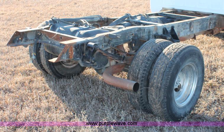 image for item E2539 1997 Ford F450 Super Duty cab and chassis