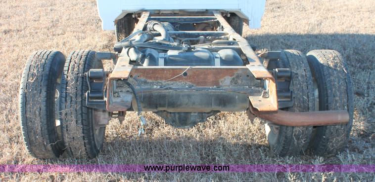 image for item E2539 1997 Ford F450 Super Duty cab and chassis