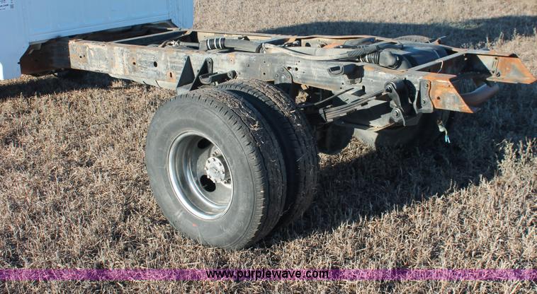 image for item E2539 1997 Ford F450 Super Duty cab and chassis