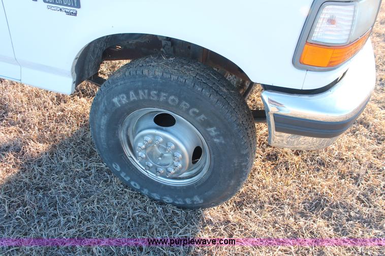 image for item E2539 1997 Ford F450 Super Duty cab and chassis