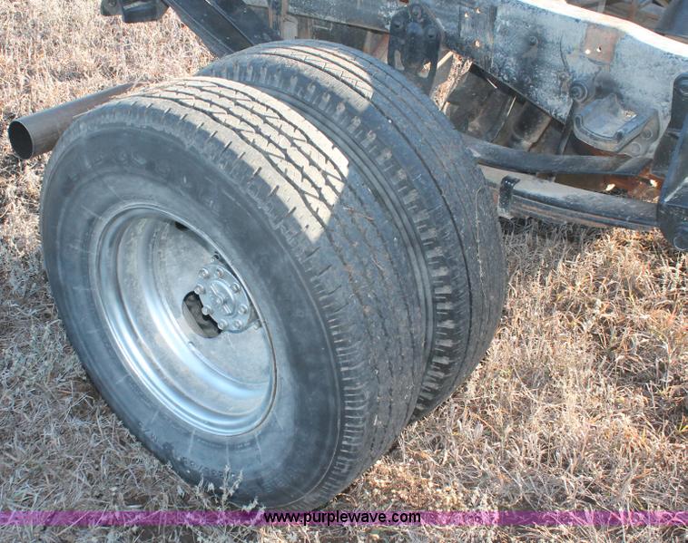 image for item E2539 1997 Ford F450 Super Duty cab and chassis