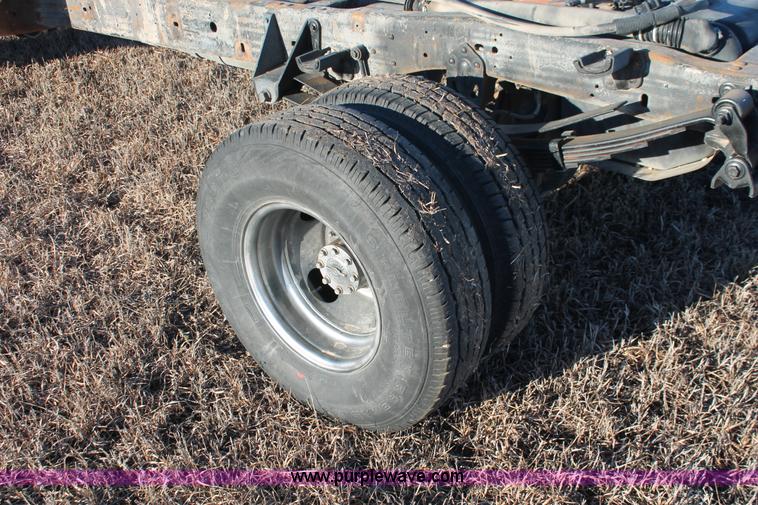 image for item E2539 1997 Ford F450 Super Duty cab and chassis