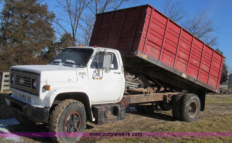 image for item E3656 1977 GMC 6500 dump truck