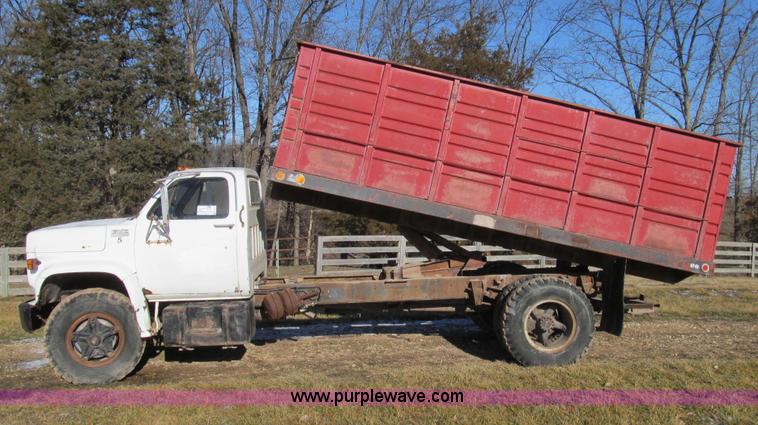 image for item E3656 1977 GMC 6500 dump truck