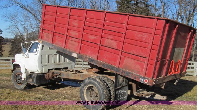 image for item E3656 1977 GMC 6500 dump truck