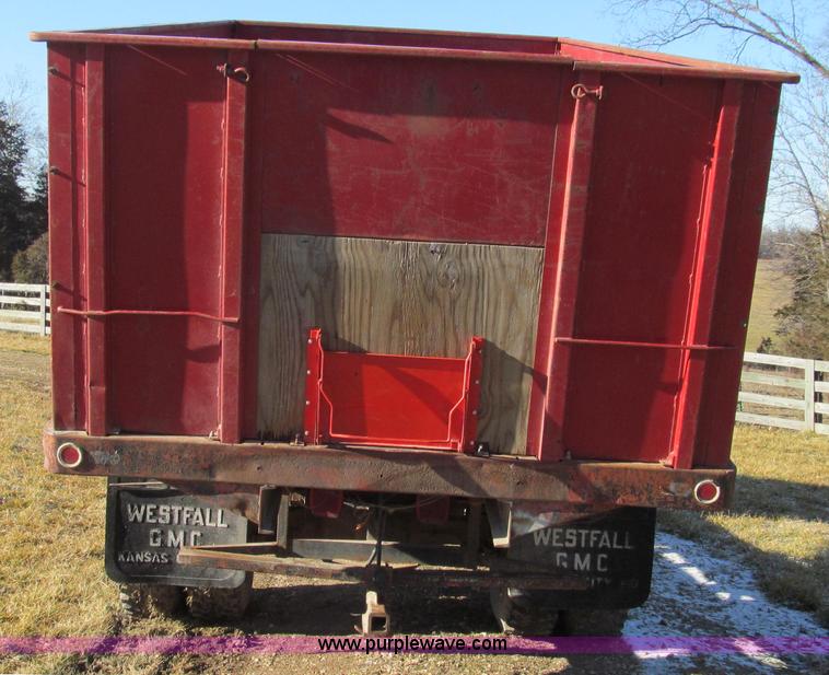 image for item E3656 1977 GMC 6500 dump truck