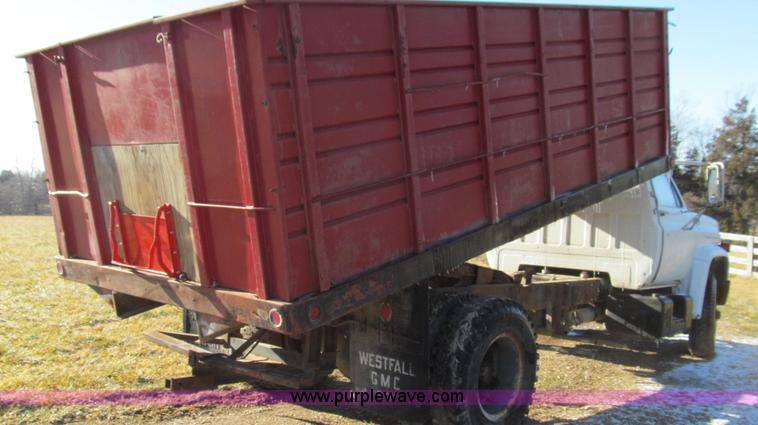image for item E3656 1977 GMC 6500 dump truck