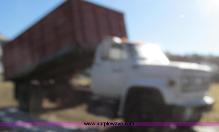 image for item E3656 1977 GMC 6500 dump truck
