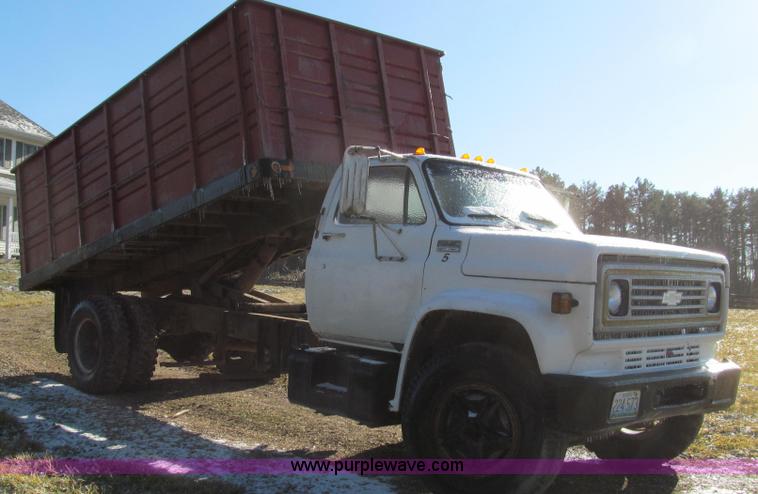 image for item E3656 1977 GMC 6500 dump truck