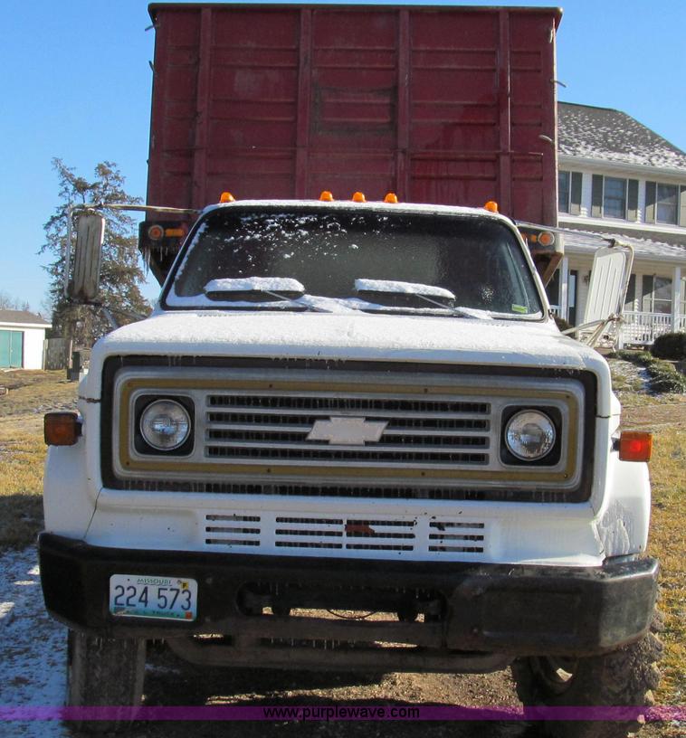 image for item E3656 1977 GMC 6500 dump truck