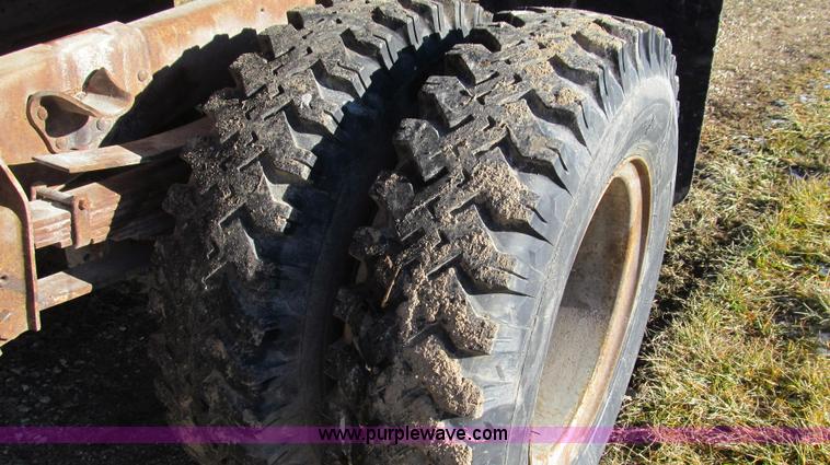 image for item E3656 1977 GMC 6500 dump truck