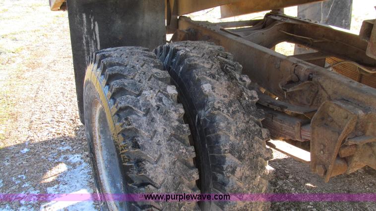 image for item E3656 1977 GMC 6500 dump truck